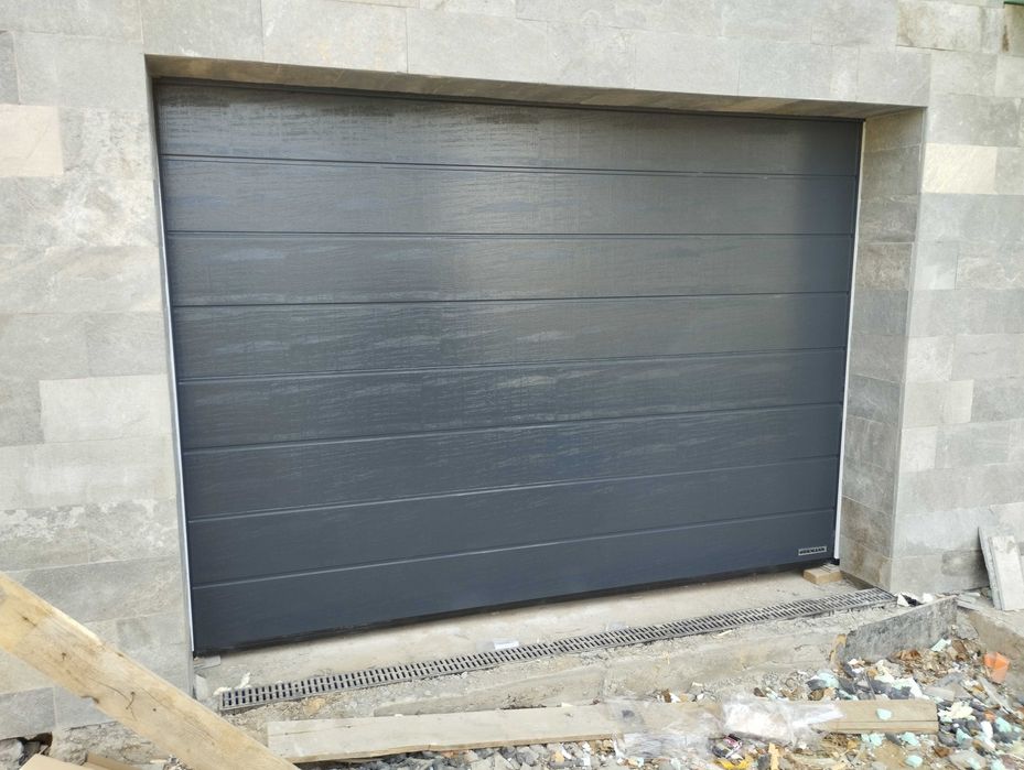 Немски гаражни секционни врати Хьорман