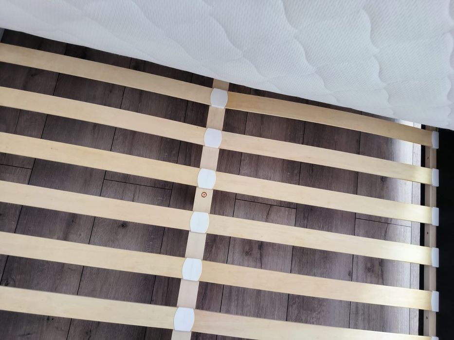 Pat dublu tapițat 160/200 + saltea