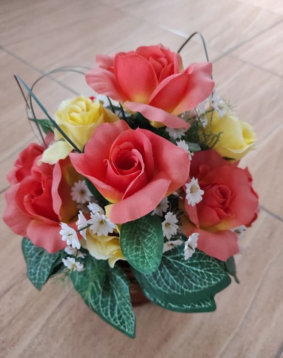 Cos cu flori artificiale 30 cm