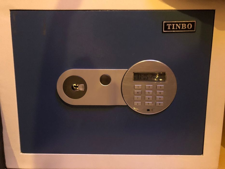 Вскрытие сейфов. Вскрытие замков, автомашин. Установка замков.