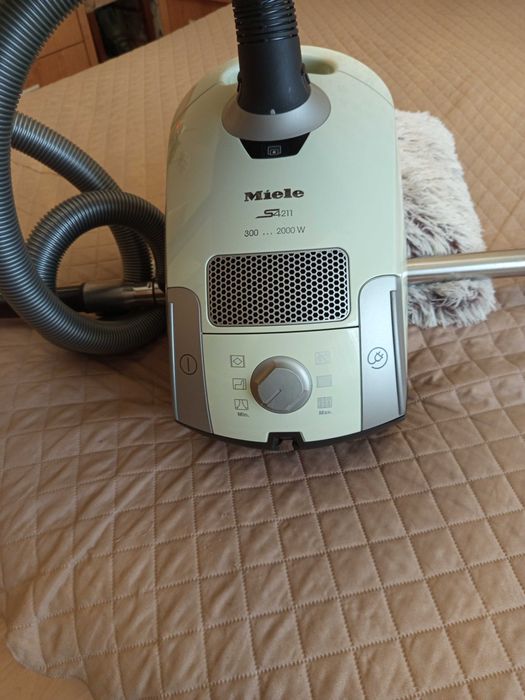 Прахосмукачка Miele S4211