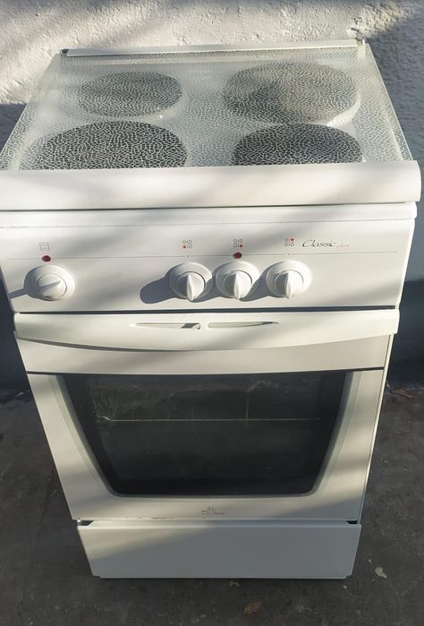 Продам электро плиту состояние отличное