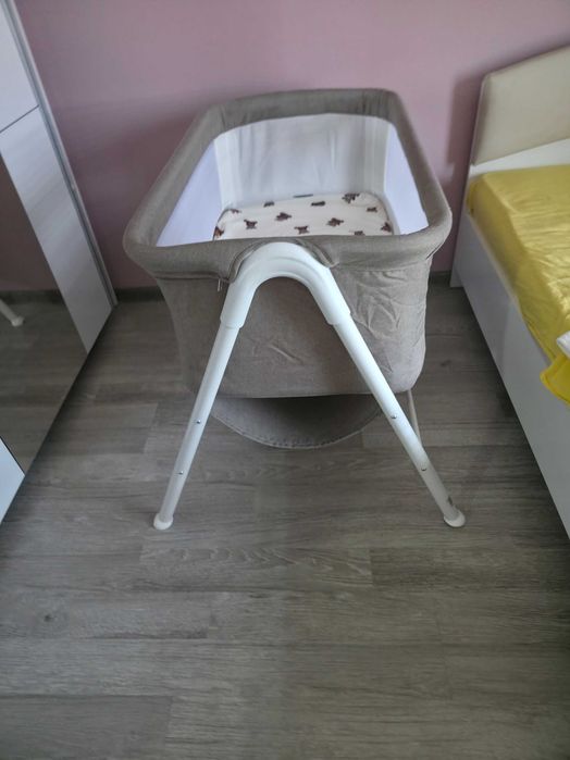 Продавам бебешко легло moni