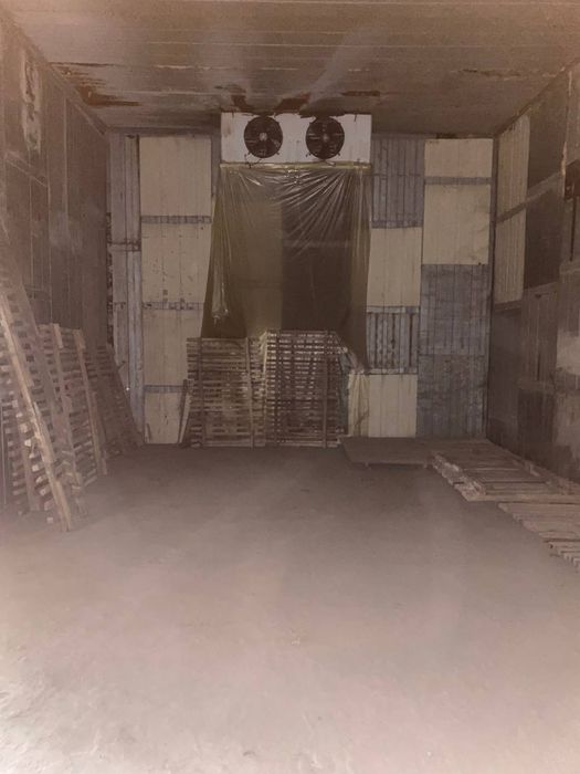 Xaladelnik  Muzlatgich jami 250 tonalik maxsulot saqlash uchun Arendag