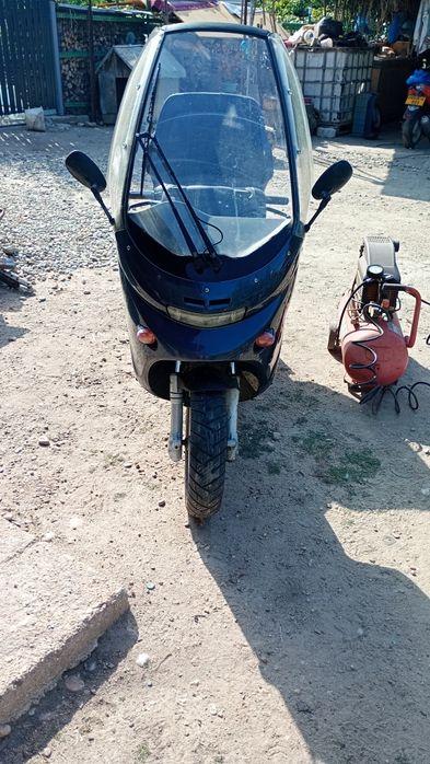 Vând motoreta benelli