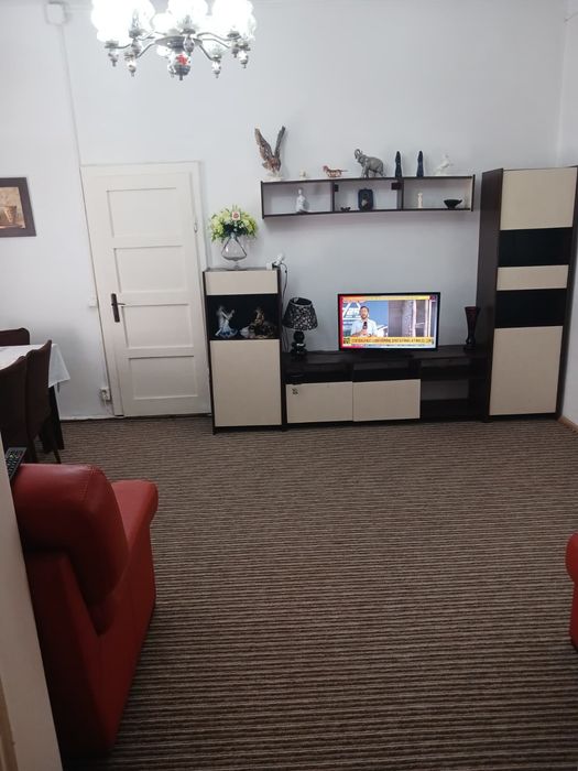 Ofer spre închiriere apartament cu 2 camere la casa cu intrare separata, contoare si centrala proprie in centru civic lângă ONIX
