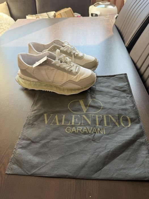 Чисто нови Обувки Valentino