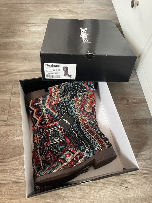 Ботушки с флорални мотиви