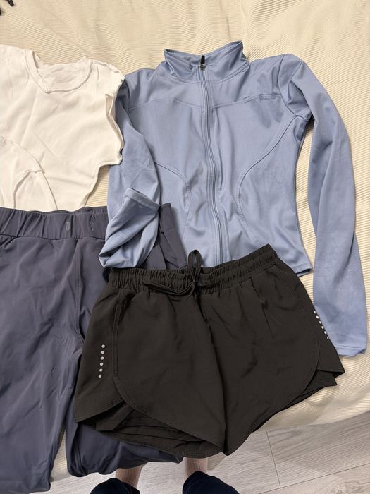 Отдам даром женскую одежду