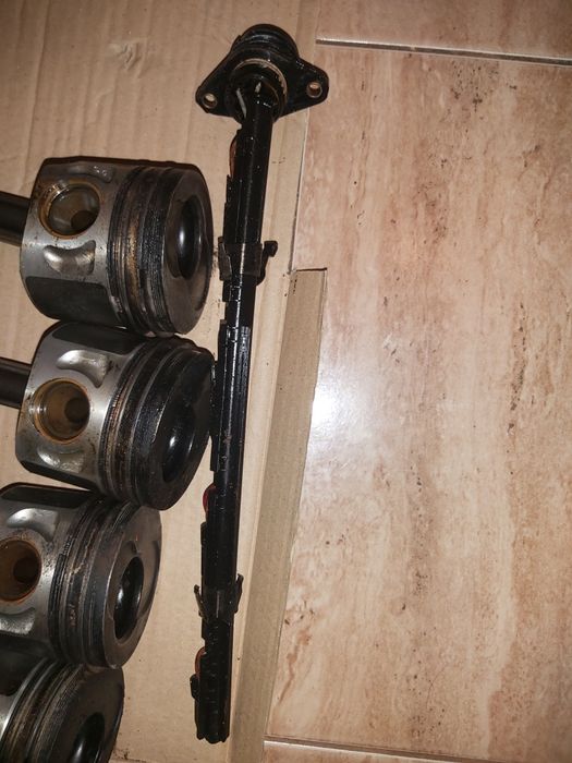 Vând injectoare+pistoane+capac de pe un A4 b5 1.9 tdi din 2001 ATJ