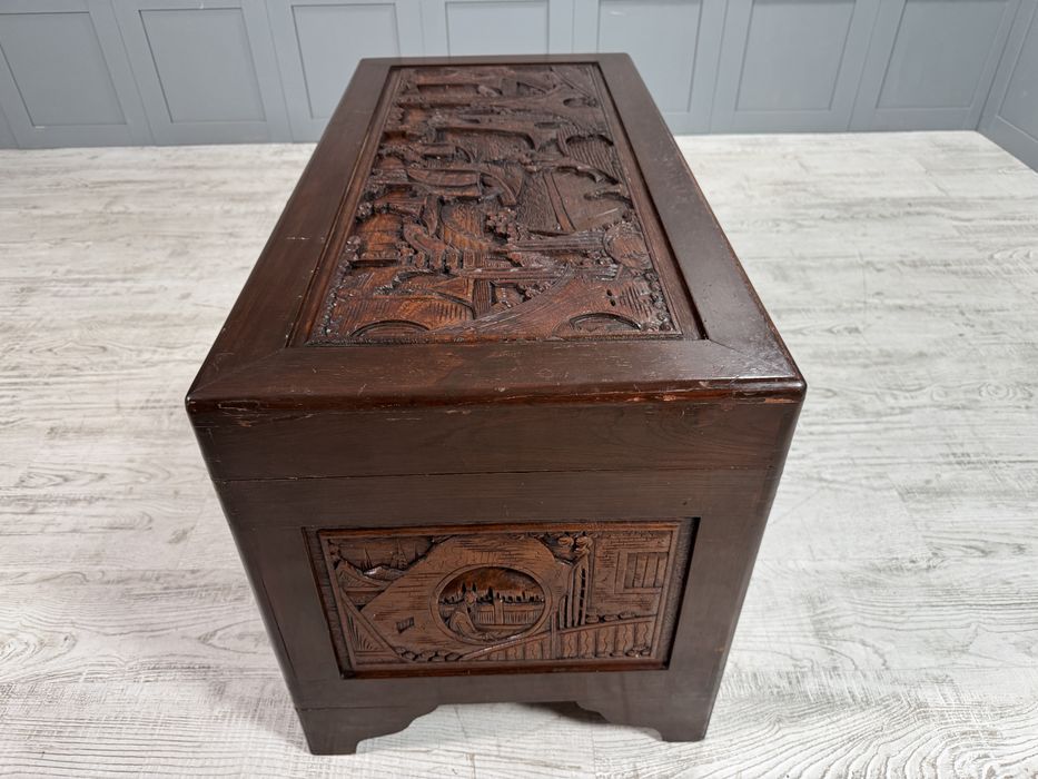 Сандък масив, дърворезба К068