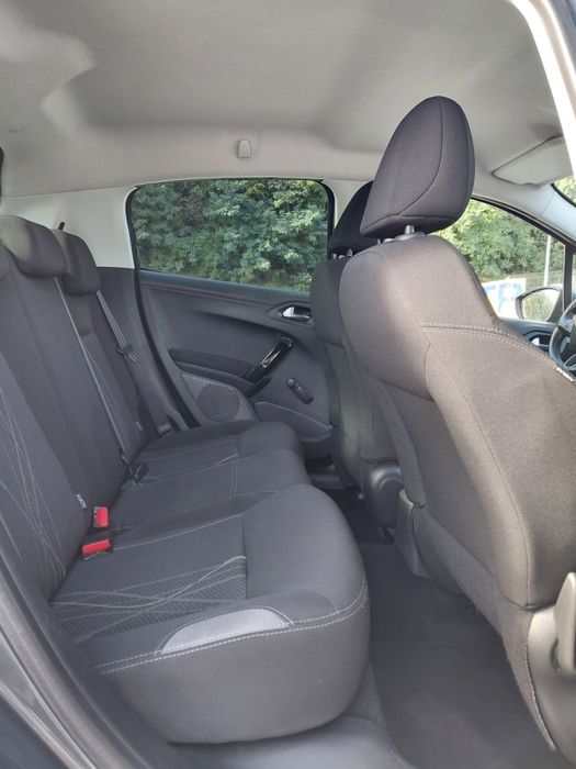 Peugeot 208 1,2 benzina an 2015 euro 5