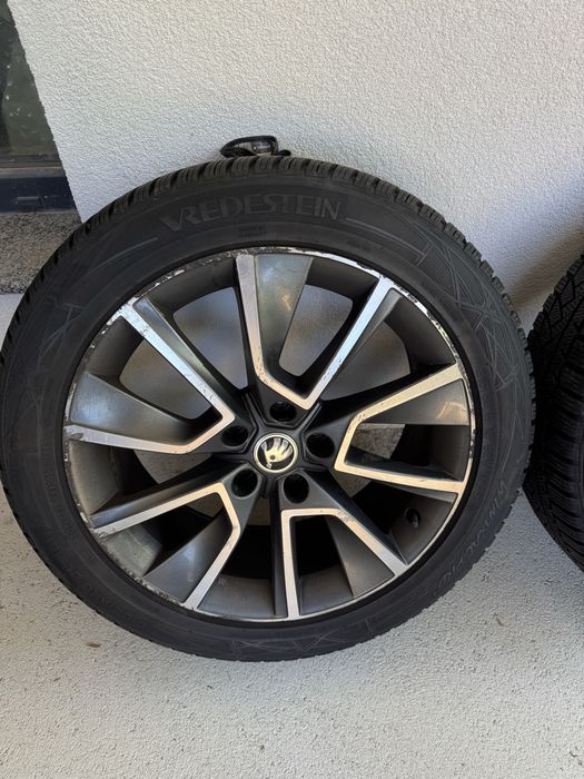 Anvelope de iarna 215 50 18,jante originale Skoda