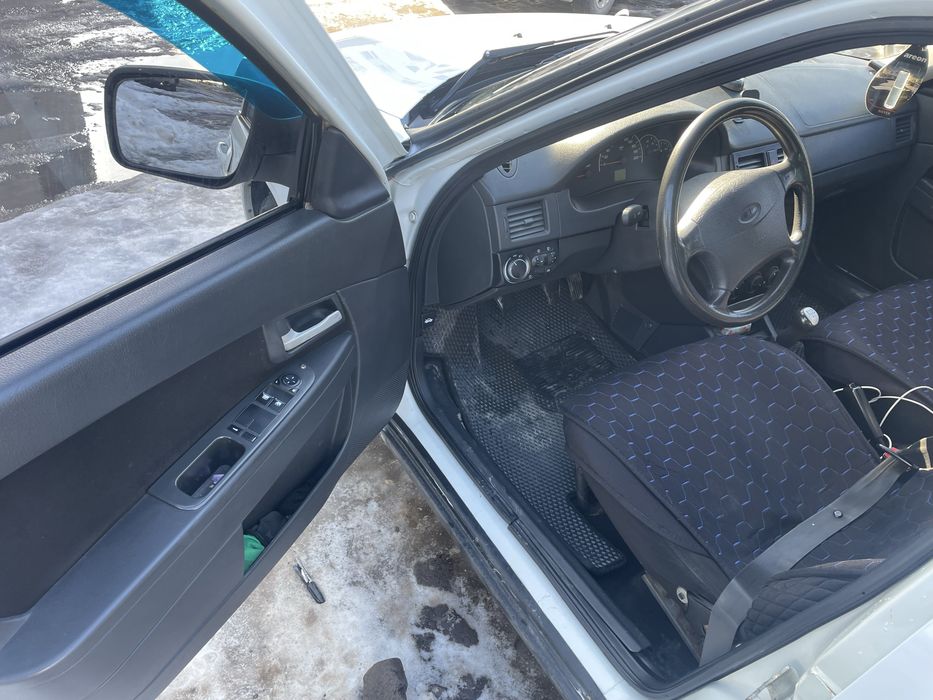 Продам приору 2012 год