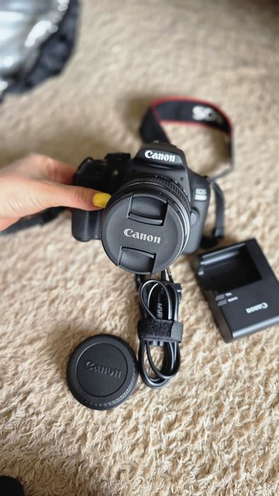 Canon EOS 2000D + обектив