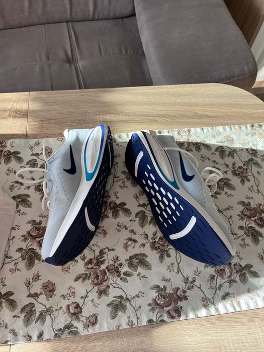 Чисто нови маратонки Найк