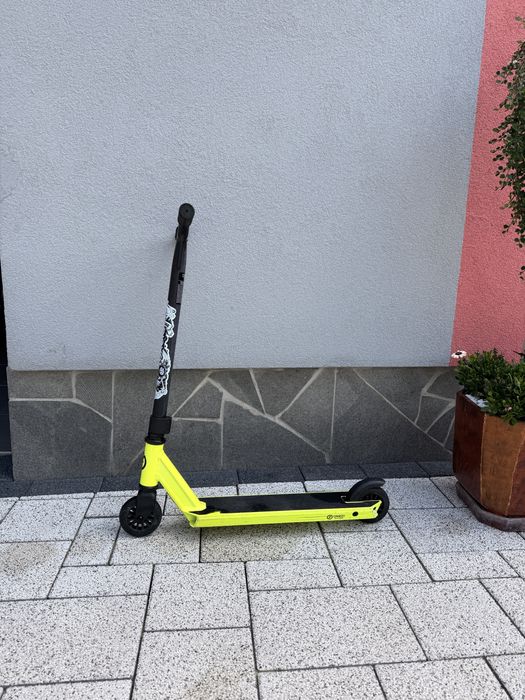 Trotineta Oxelo, Pentru adulti, Usor de manevrat, Manere ergonomice, Control bun asupra directiei, Roti 100 mm, Galben