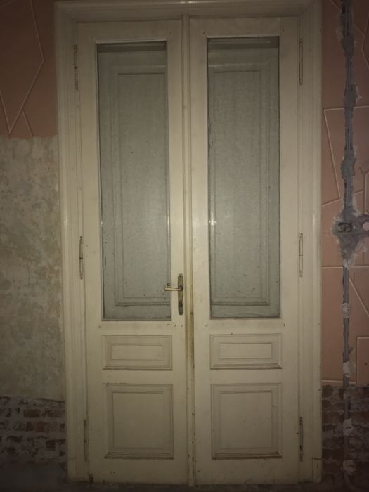 Usi clasice din lemn masiv