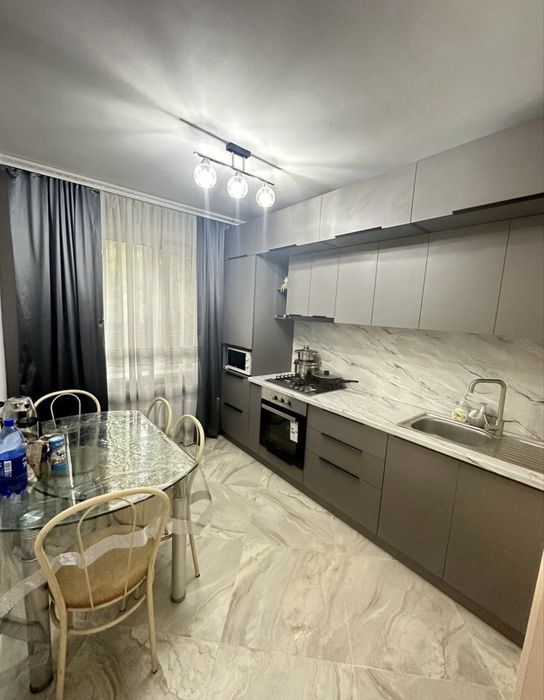 Продам 3-х комнатую  с ремонтом 28400