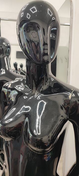 Дървени манекени