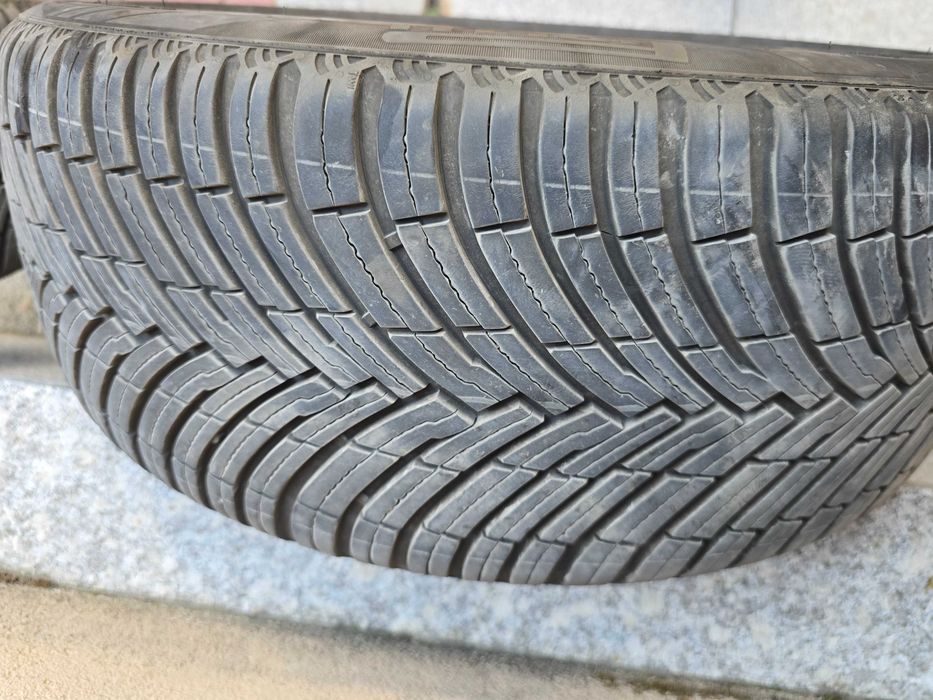 Гуми  Pirelli Cinturato All Season SF3 225/40 R18 92 Y XL