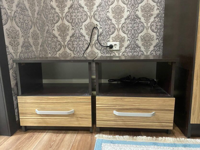 Продам шкаф и две тумбы