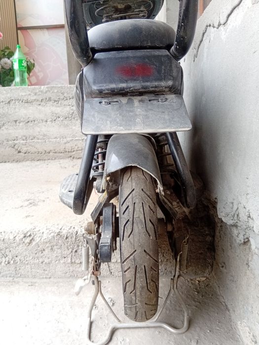 Skuter sotiladi aybi kanoti singan  akumlyatorini ugirlashgan