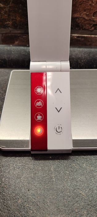 Продам настольную лампу Ecolight