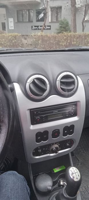 Vând Dacia Logan 2011