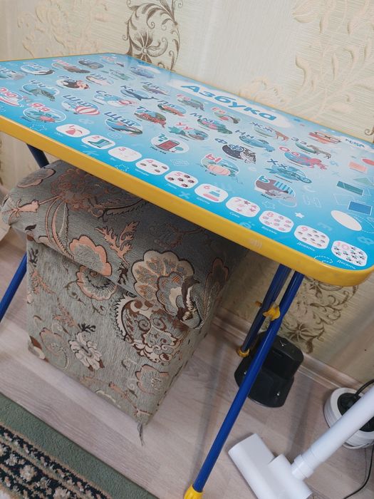 Детский столик без стульчика