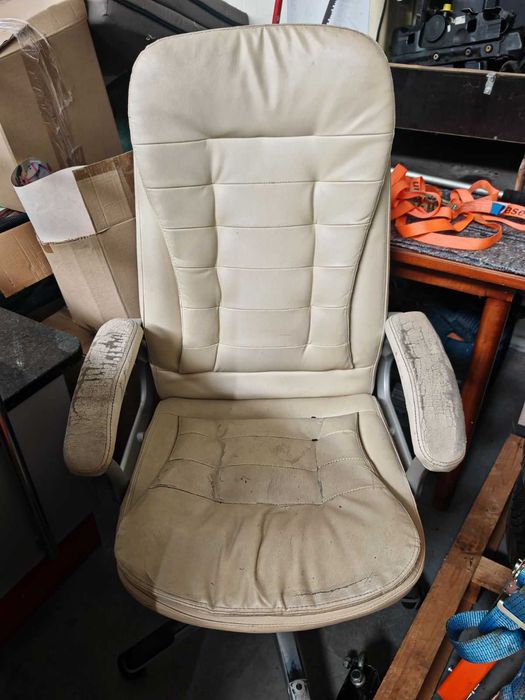 4 броя офис столове в добро състояние за 250лв.