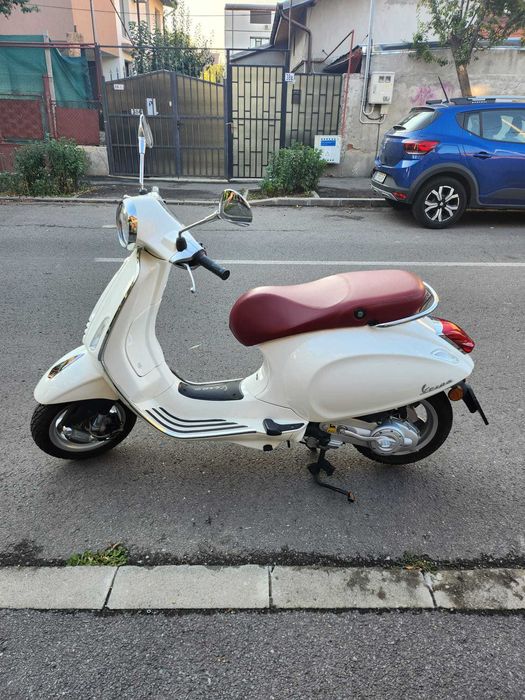 Vespa Primavera 50 cc - culoare albă - stare excelentă - revizii la zi