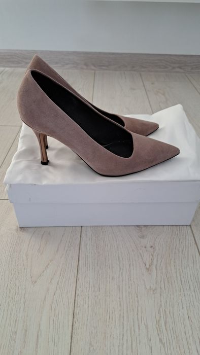 Vând pantofi eleganti marca Furla