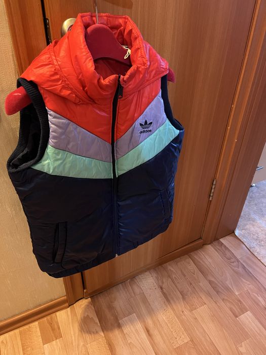 Безрукавка адидас