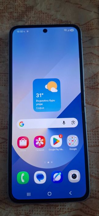 Продавам телефон Галакси Z Flip6
