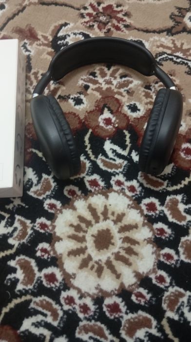 Yangi naushnik ishlashi zoʻr bugun oldim manzil Navoiy yangi boZor old