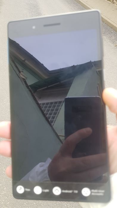 Vand tableta lenovo cu încărcător in stare buna