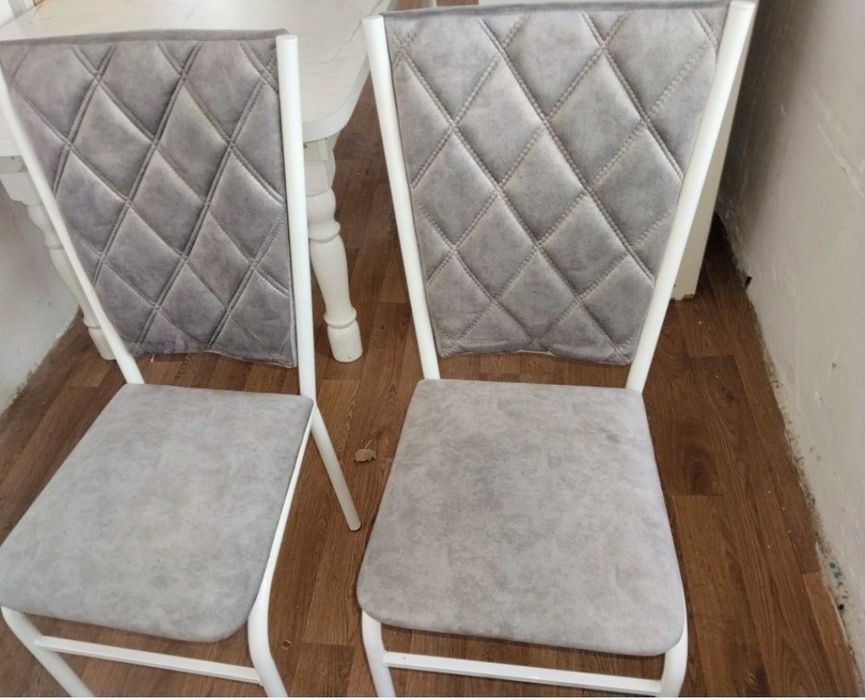 Стол стулья совсем новый