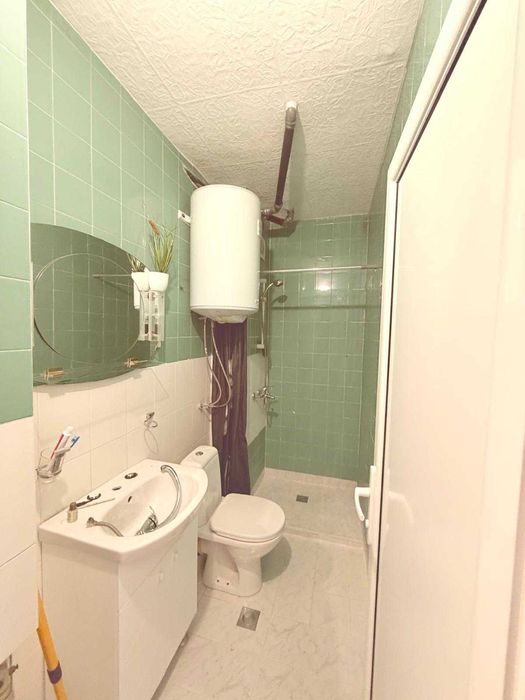 Тристаен тухлен до Гранд МОЛ