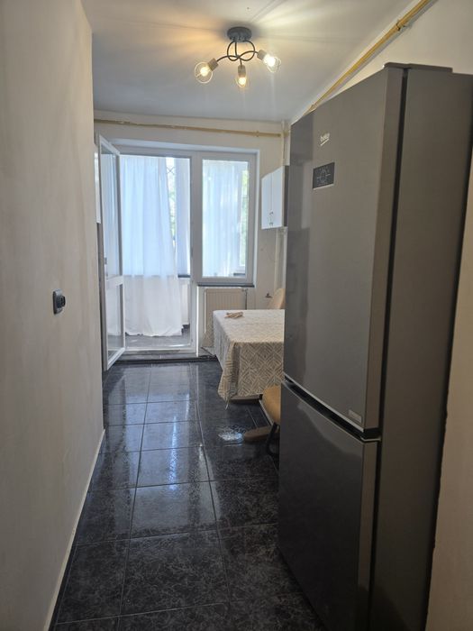 Închiriez garsoniera 46mp