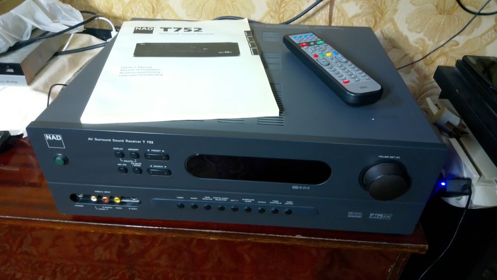 NAD T752 surround sound receiver