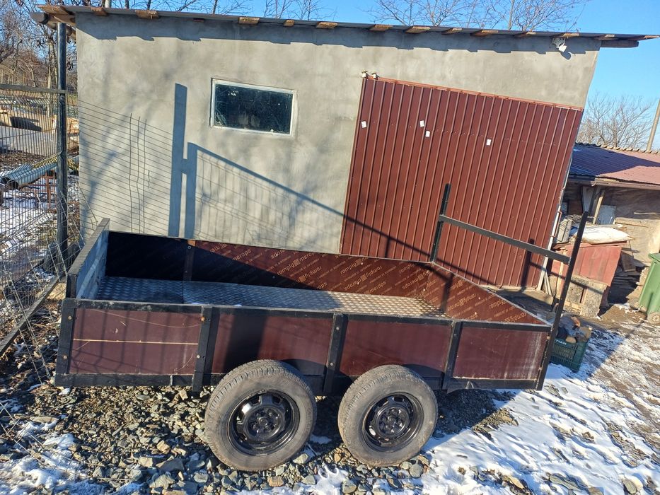 Vand remorca auto neânmatriculată.