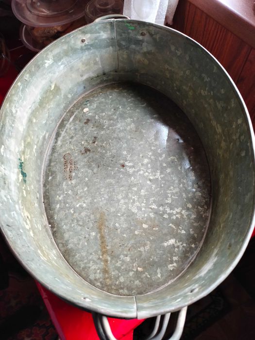 Аксессуары для ловли мотыля и трубочника.