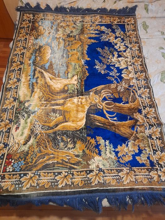 Carpeta  cu cerbul si caprioarele