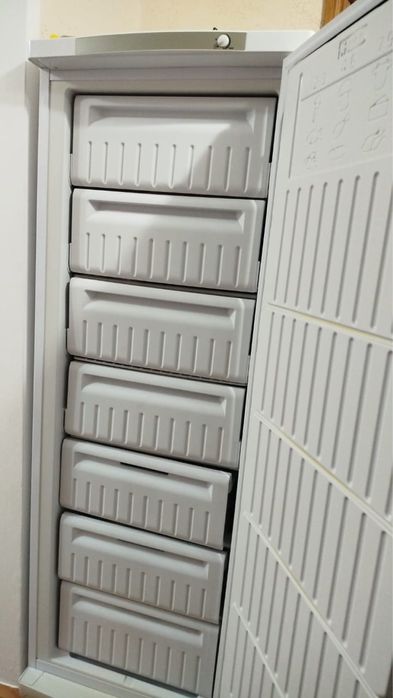 Продам морозильную камеру