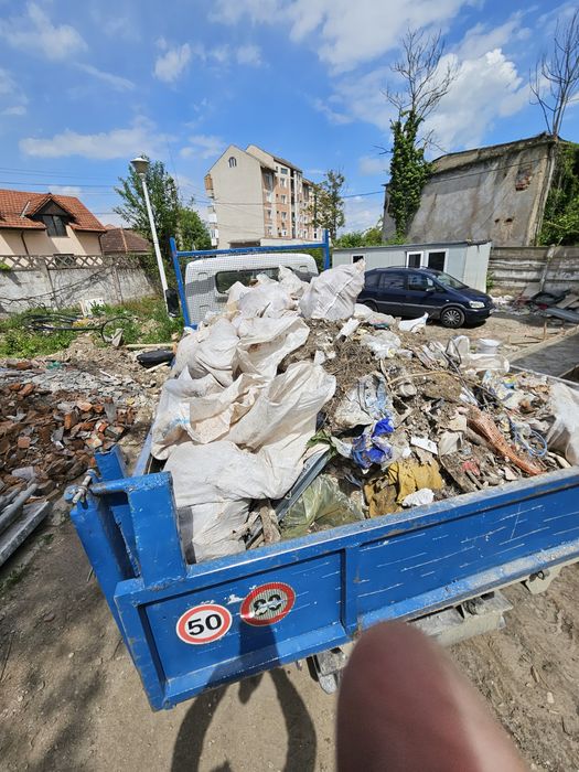 Debaraseze de moloz cu bobcat.