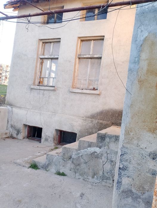 Продава се къща близо до центъра