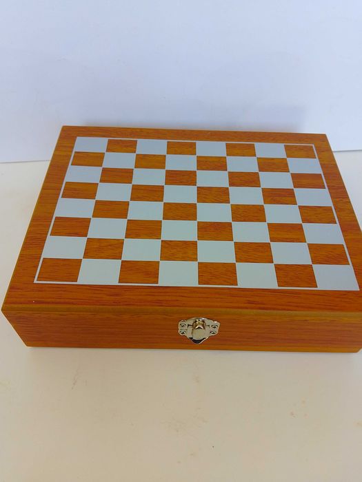 подаръчен комплект-шах с карти