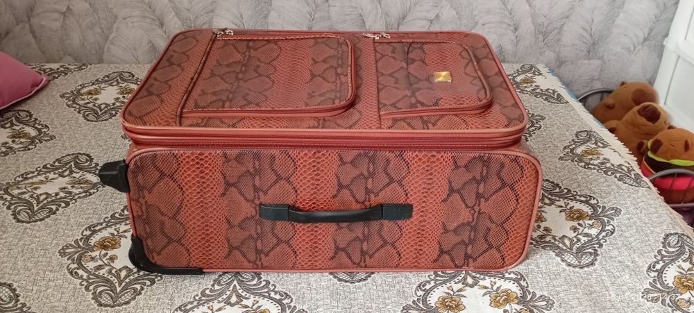 Отдам чемодан даром