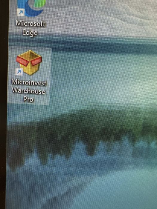 Компютър със складова програма готов за работа